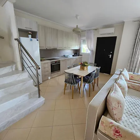K&b House